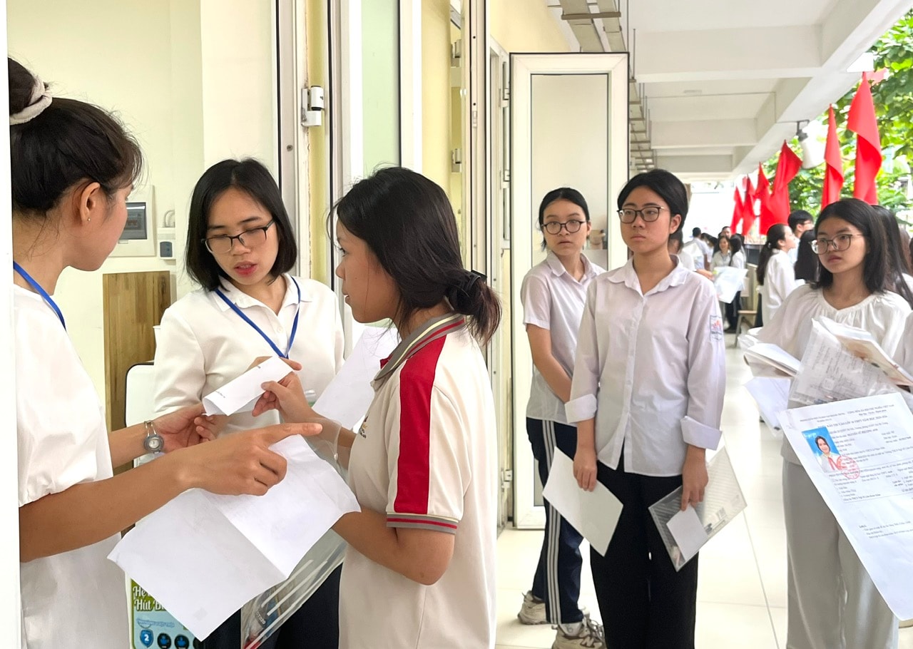 Từ ngày 10-4 đến 17-4, học sinh Hà Nội đăng ký dự tuyển lớp 10 công lập- Ảnh 1.