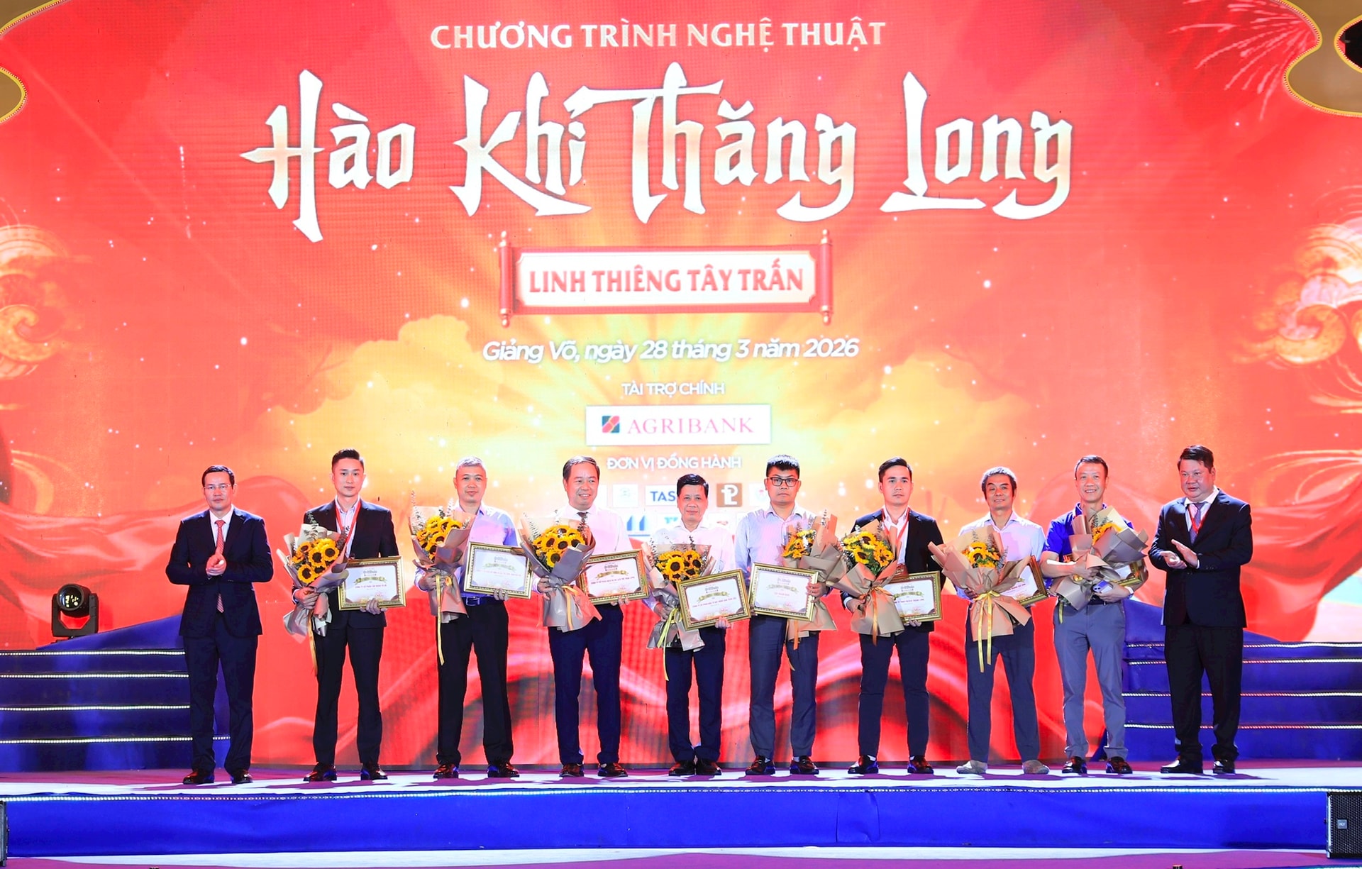 “Hào khí Thăng Long – Linh thiêng Tây trấn”: Hào khí nghìn năm bừng sáng trong kỷ nguyên mới- Ảnh 5.