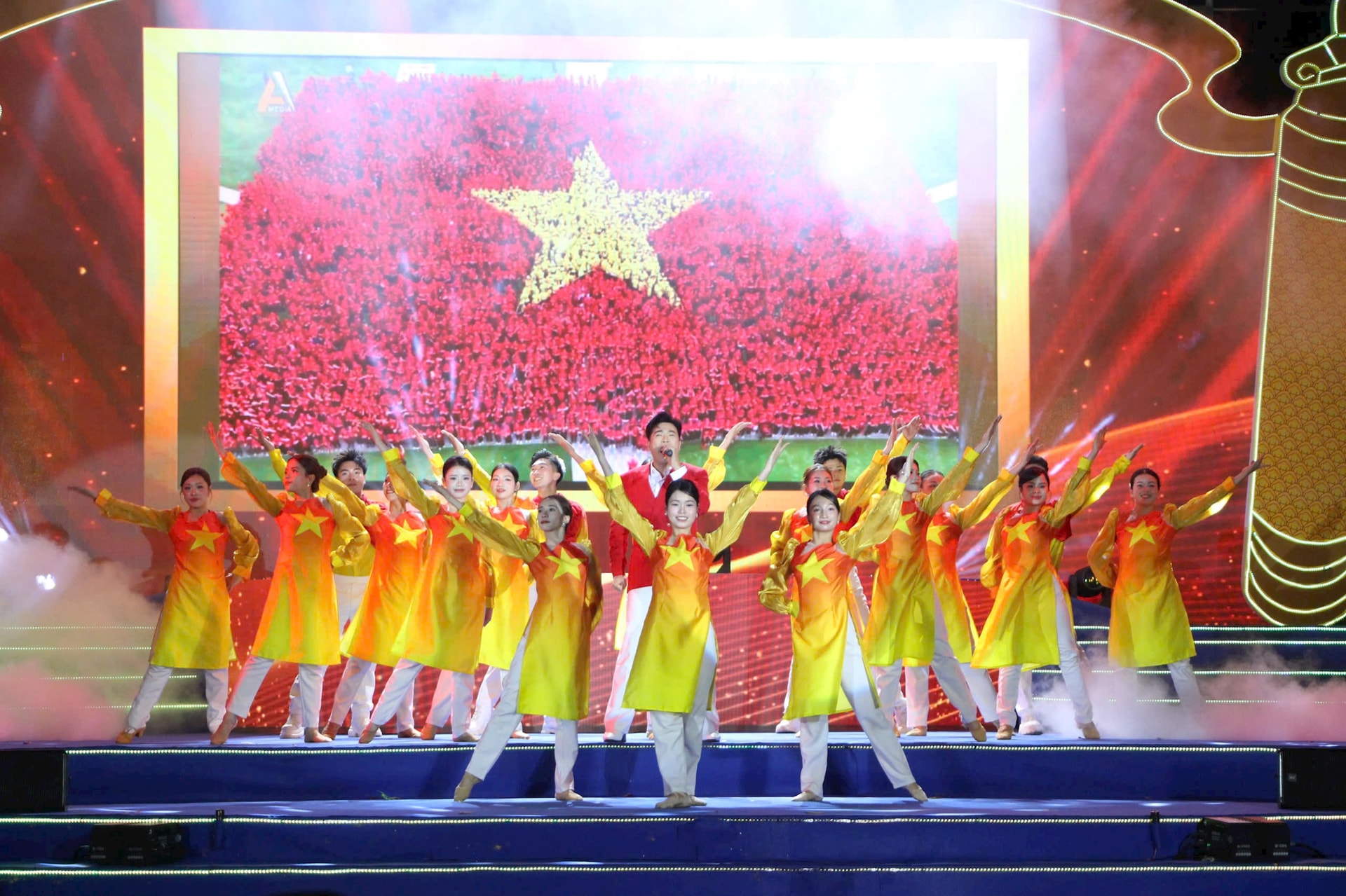 “Hào khí Thăng Long – Linh thiêng Tây trấn”: Hào khí nghìn năm bừng sáng trong kỷ nguyên mới- Ảnh 10.