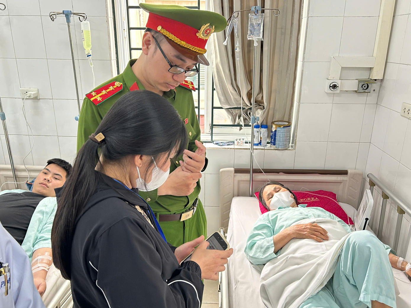 Thanh niên hỗ trợ bệnh nhân nội trú tham gia bầu cử- Ảnh 4.