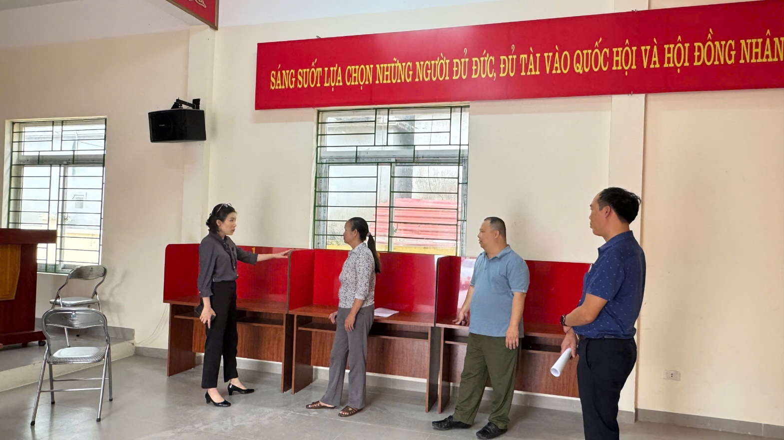 A group of people standing in a room  AI-generated content may be incorrect.