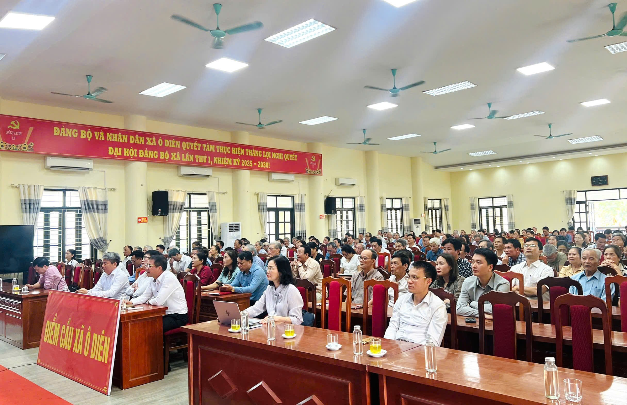 Xã Ô Diên tổ chức Hội nghị trực tuyến tiếp xúc cử tri để người ứng cử đại biểu Quốc hội khóa XVI vận động bầu cử- Ảnh 2.