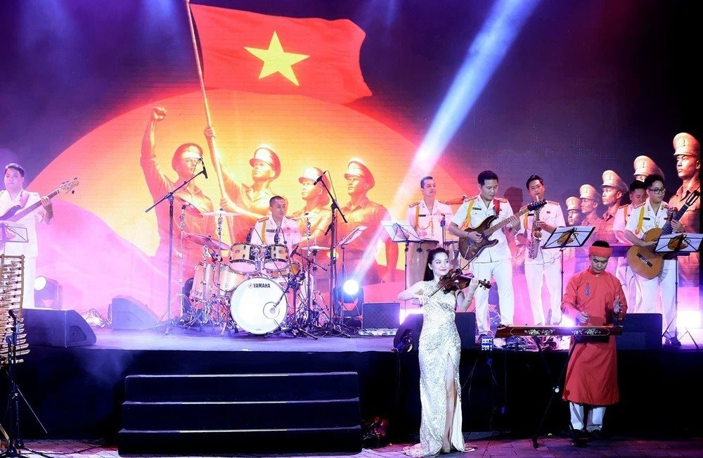 Phát động sáng tác tác phẩm văn học nghệ thuật "Sống mãi với thời gian"- Ảnh 1.