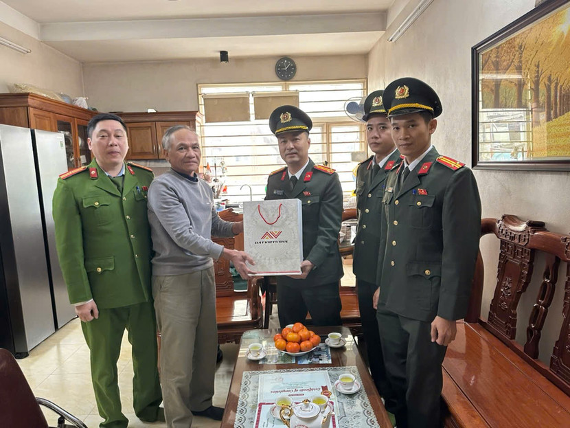 Gần dân, trọng nghĩa, Công an phường Ngọc Hà thực hiện hiệu quả phong trào “Ba nhất”- Ảnh 1.