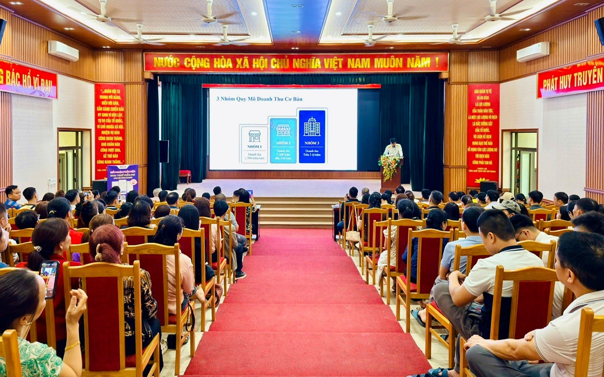 Tổ chức hội nghị hướng dẫn, hỗ trợ hộ kinh doanh thực hiện chính sách thuế tại xã Đông Anh