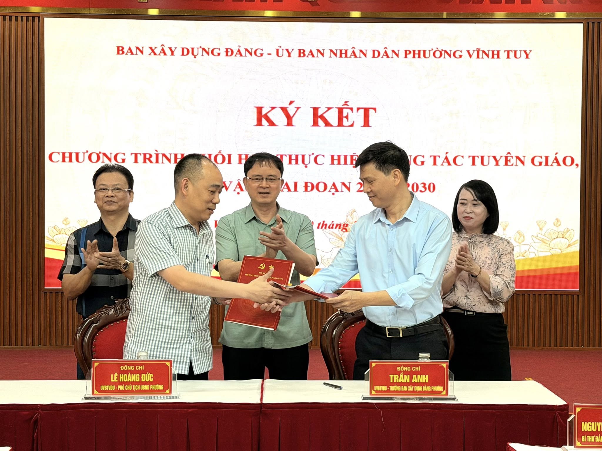 PHƯỜNG VĨNH TUY: TỔ CHỨC KÝ KẾT CHƯƠNG TRÌNH PHỐI HỢP CÔNG TÁC TUYÊN GIÁO, DÂN VẬN- Ảnh 1.