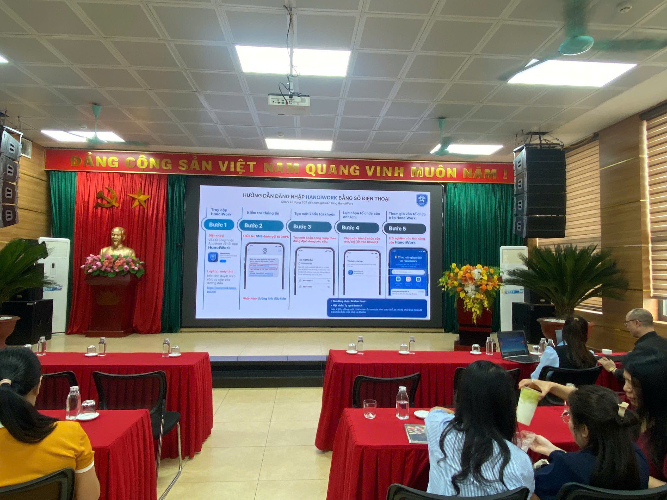 Phường Vĩnh Tuy triển khai thí điểm nền tảng HanoiWork - Bước tiến mới trong chuyển đổi số hành chính- Ảnh 4.