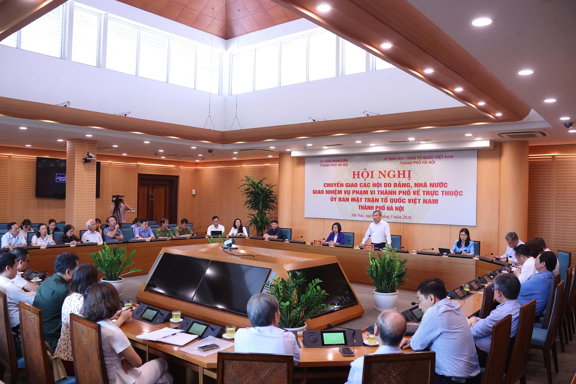 Chuyển giao 18 hội do Đảng, Nhà nước giao nhiệm vụ về Ủy ban MTTQ Việt Nam thành phố Hà Nội- Ảnh 1.