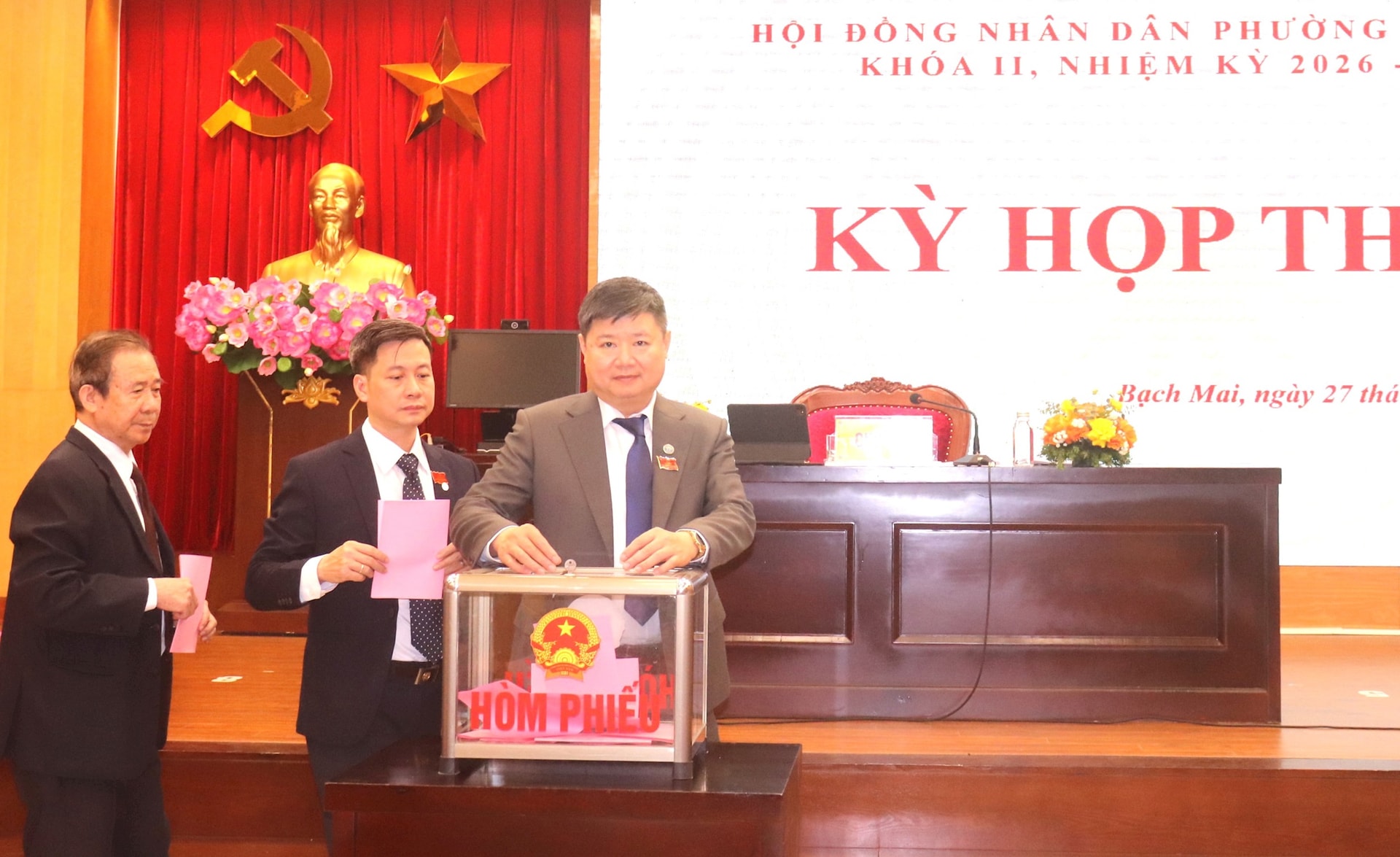 HĐND phường Bạch Mai ra mắt 30 đại biểu khóa II, bầu các chức danh thuộc thẩm quyền- Ảnh 5.