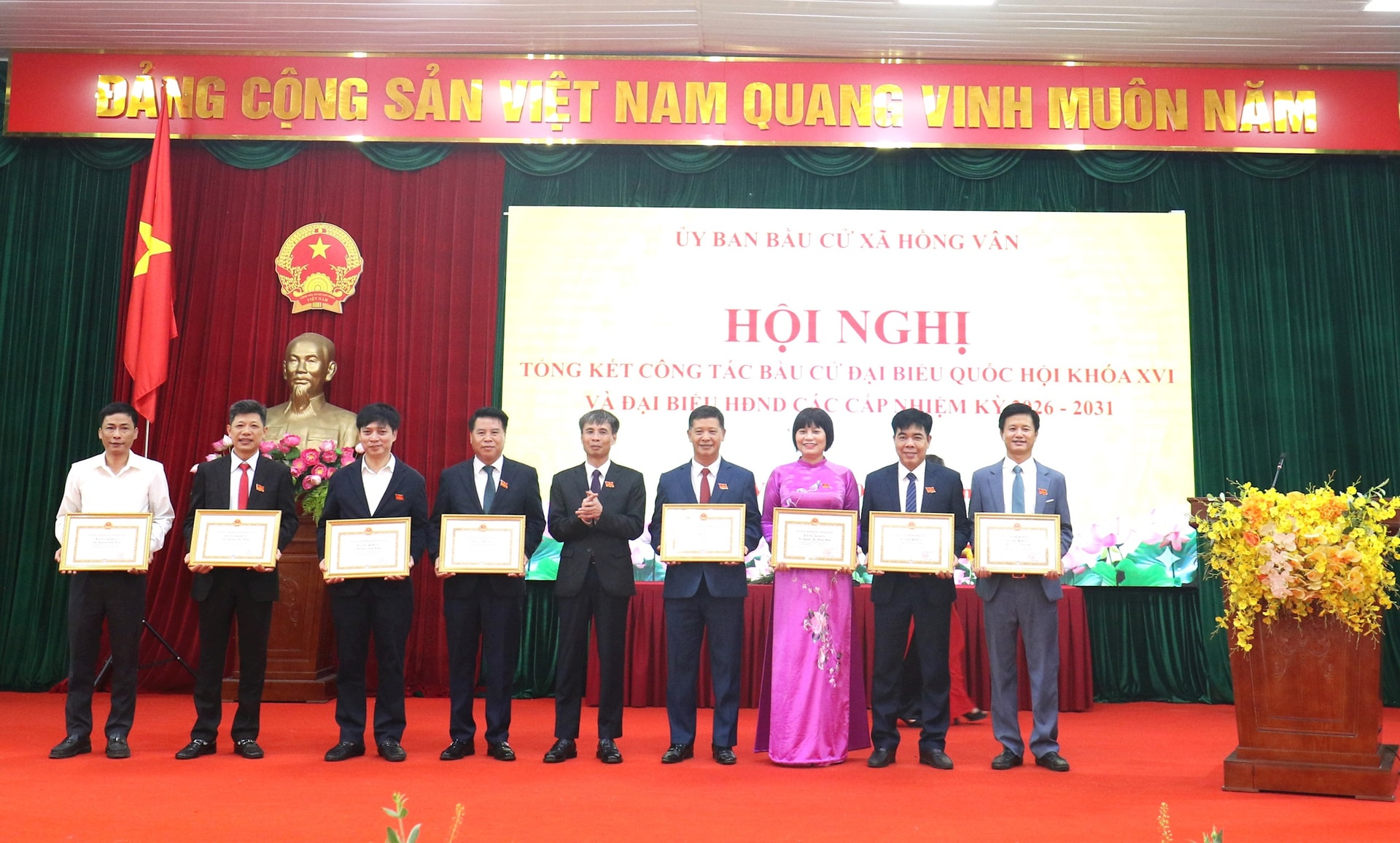 Xã Hồng Vân tổng kết công tác bầu cử, khen thưởng nhiều tập thể, cá nhân- Ảnh 1.