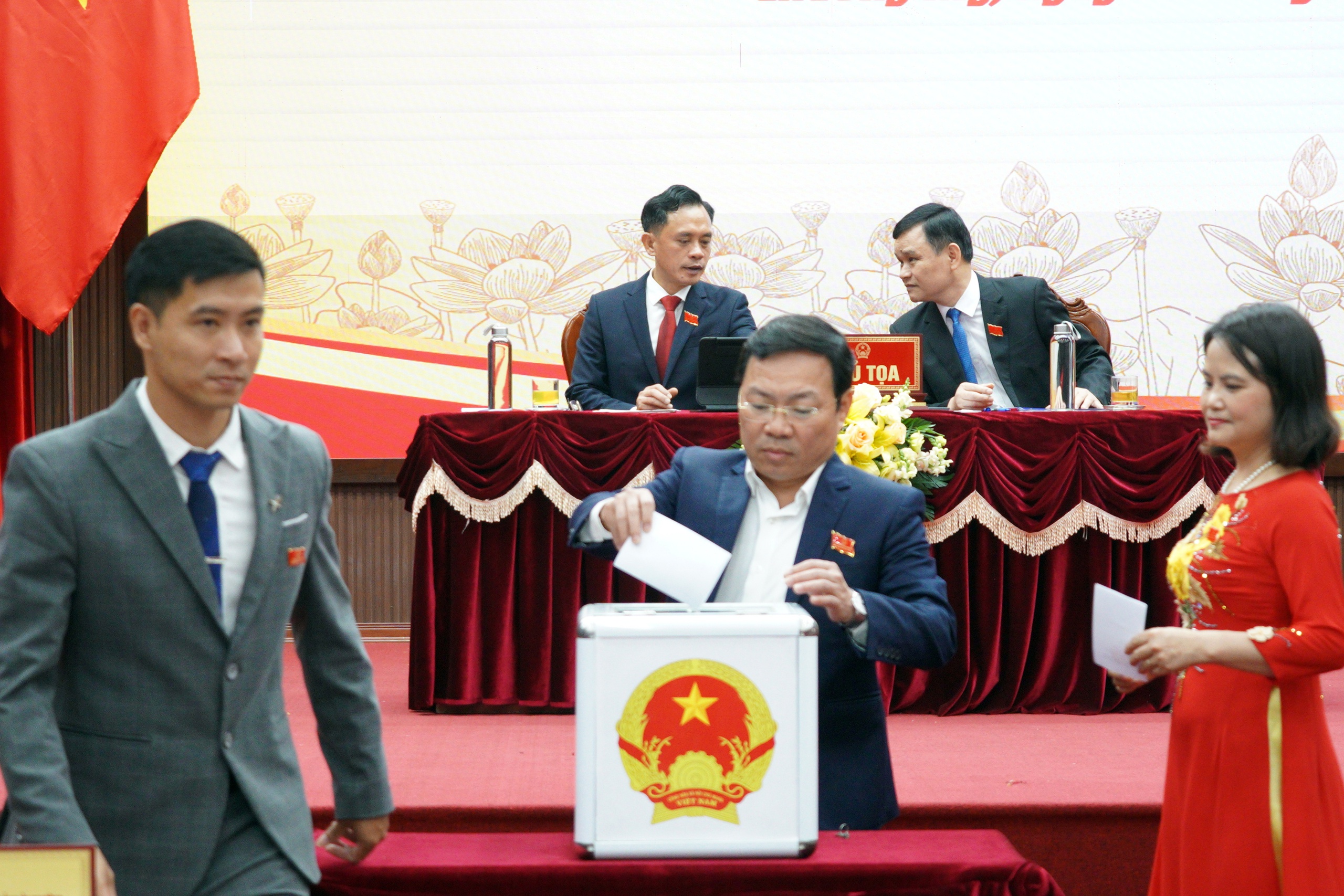 Thành công của kỳ họp thứ nhất HĐND phường Chương Mỹ, khóa II, nhiệm kỳ 2026 - 2031, tạo điều kiện thuận lợi cho một nhiệm kỳ mới “Tinh - gọn - mạnh - hiệu năng - hiệu lực - hiệu quả”- Ảnh 13.