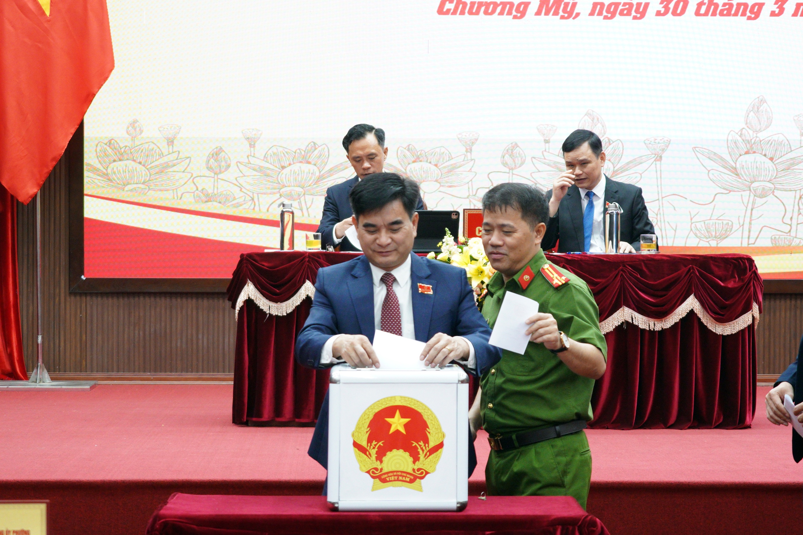 Thành công của kỳ họp thứ nhất HĐND phường Chương Mỹ, khóa II, nhiệm kỳ 2026 - 2031, tạo điều kiện thuận lợi cho một nhiệm kỳ mới “Tinh - gọn - mạnh - hiệu năng - hiệu lực - hiệu quả”- Ảnh 14.