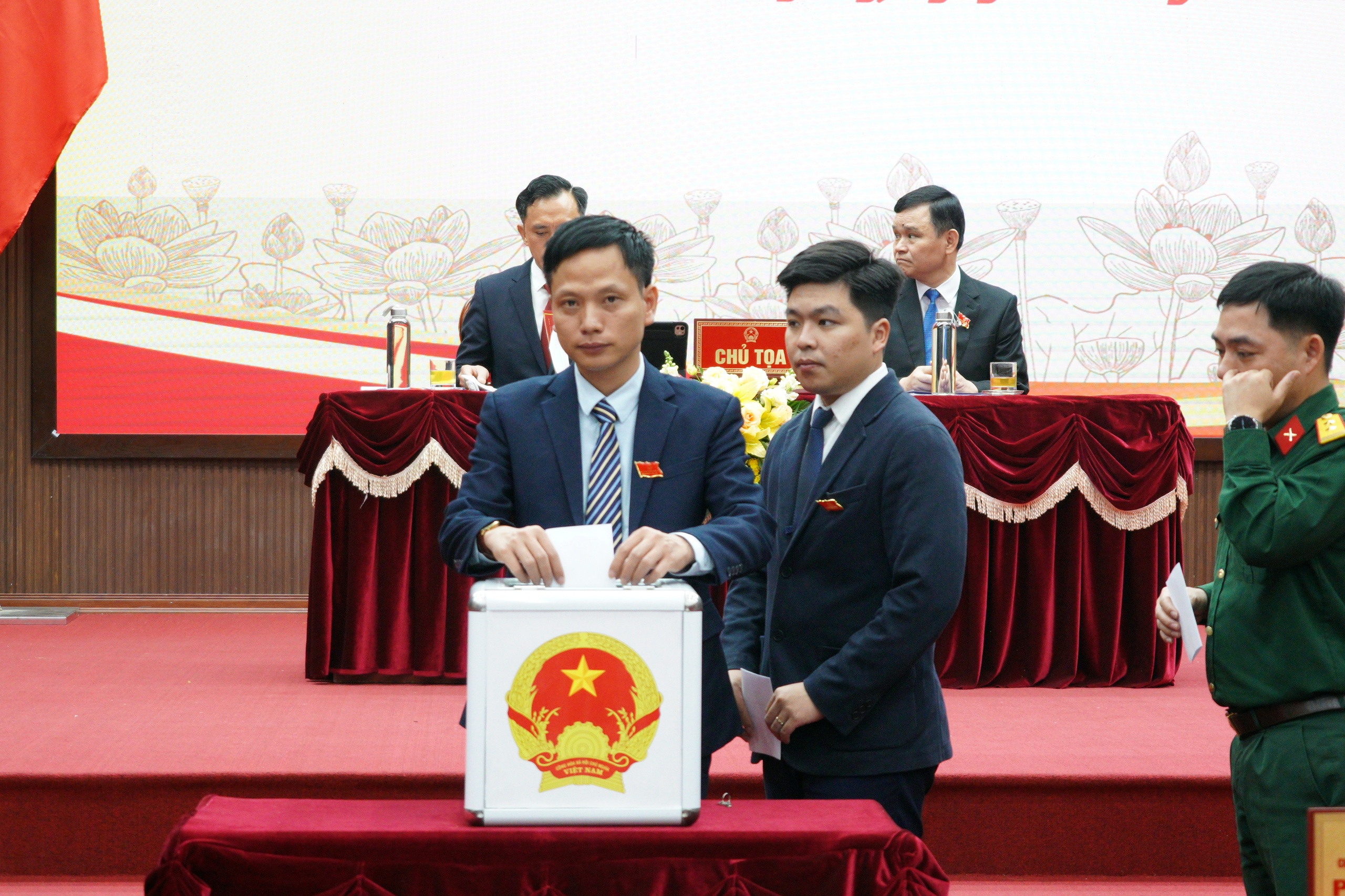 Thành công của kỳ họp thứ nhất HĐND phường Chương Mỹ, khóa II, nhiệm kỳ 2026 - 2031, tạo điều kiện thuận lợi cho một nhiệm kỳ mới “Tinh - gọn - mạnh - hiệu năng - hiệu lực - hiệu quả”- Ảnh 16.