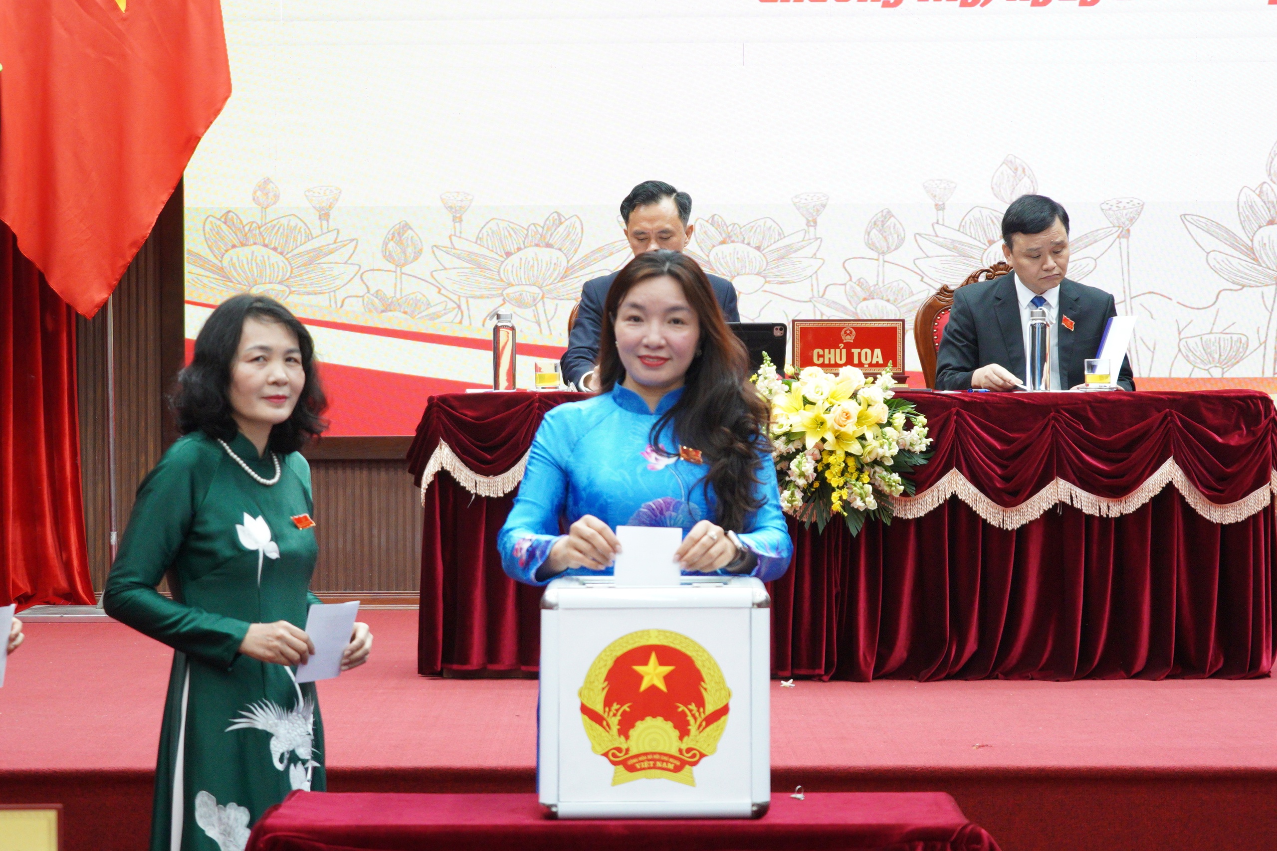 Thành công của kỳ họp thứ nhất HĐND phường Chương Mỹ, khóa II, nhiệm kỳ 2026 - 2031, tạo điều kiện thuận lợi cho một nhiệm kỳ mới “Tinh - gọn - mạnh - hiệu năng - hiệu lực - hiệu quả”- Ảnh 23.