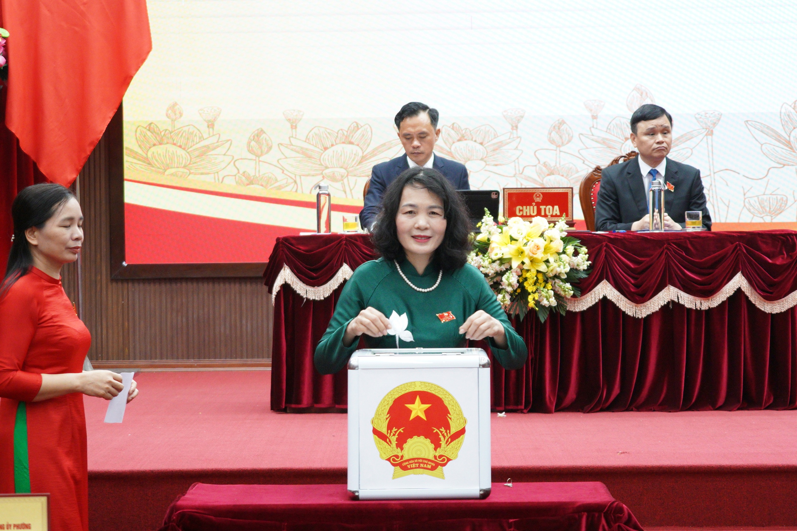 Thành công của kỳ họp thứ nhất HĐND phường Chương Mỹ, khóa II, nhiệm kỳ 2026 - 2031, tạo điều kiện thuận lợi cho một nhiệm kỳ mới “Tinh - gọn - mạnh - hiệu năng - hiệu lực - hiệu quả”- Ảnh 24.