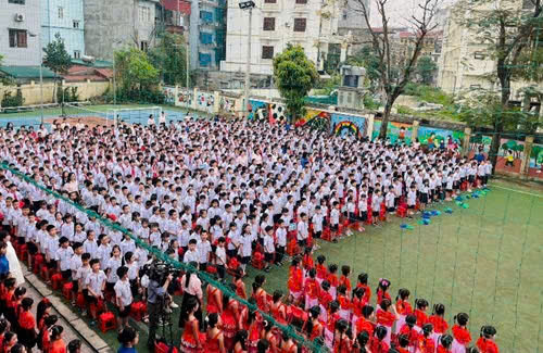 Rực rỡ Ngày hội “Thiếu nhi vui khỏe – Tiến bước lên Đoàn” – Bản hòa ca sức trẻ của cô và trò trường Tiểu học Cổ Nhuế 2B- Ảnh 1.