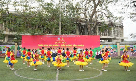 Rực rỡ Ngày hội “Thiếu nhi vui khỏe – Tiến bước lên Đoàn” – Bản hòa ca sức trẻ của cô và trò trường Tiểu học Cổ Nhuế 2B- Ảnh 2.