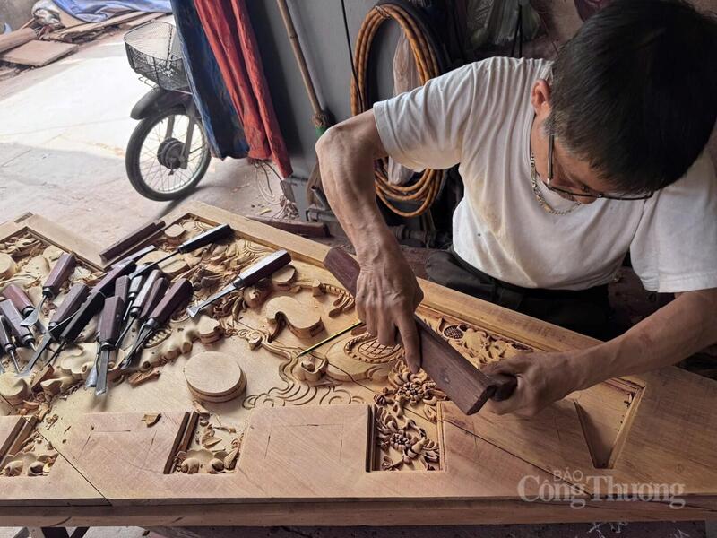 Làng mộc Phù Yên chuyển mình thích ứng, nâng cao giá trị kinh tế- Ảnh 2.