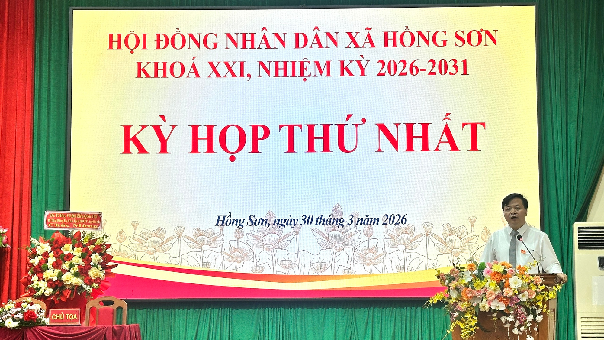 Hồng Sơn trao giấy chứng nhận đại biểu HĐND xã và tổ chức thành công Kỳ họp thứ Nhất HĐND xã khóa XXI, nhiệm kỳ 2026-2031.- Ảnh 2.