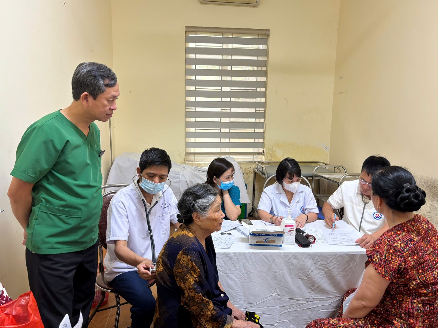 Hoài Đức khởi động chiến dịch chăm sóc sức khỏe cho 1.000 người cao tuổi- Ảnh 1.