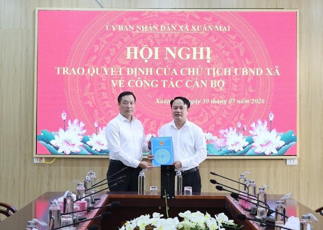 UBND xã Xuân Mai tổ chức trao Quyết định bổ nhiệm chức vụ Giám đốc Trung tâm Dịch vụ tổng hợp xã Xuân Mai - Ảnh 3.