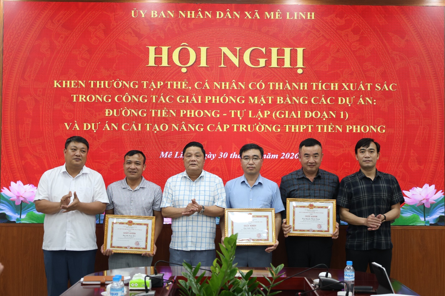 Mê Linh khen thưởng tập thể, cá nhân có thành tích xuất sắc trong công tác Giải phóng mặt bằng dự án Đường Tiền phong - Tự lập giai đoạn 1 và dự án cải tạo nâng cấp trường THPT Tiền phong- Ảnh 2.