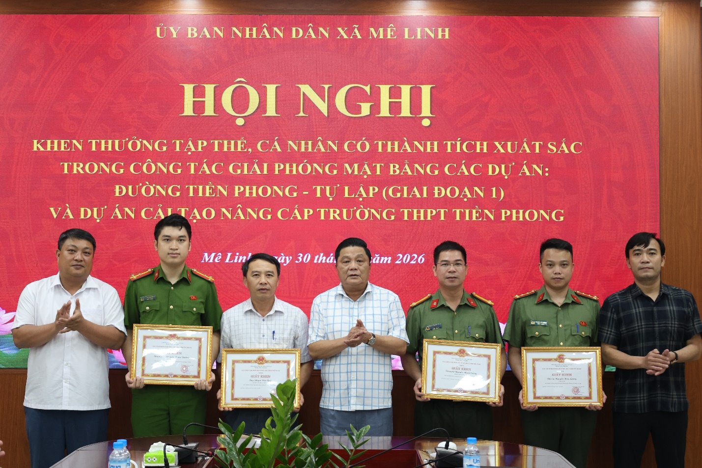 Mê Linh khen thưởng tập thể, cá nhân có thành tích xuất sắc trong công tác Giải phóng mặt bằng dự án Đường Tiền phong - Tự lập giai đoạn 1 và dự án cải tạo nâng cấp trường THPT Tiền phong- Ảnh 3.