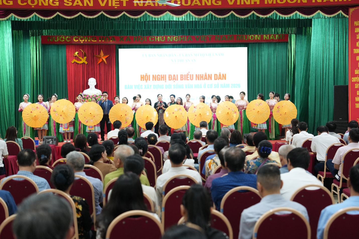 A group of people in a room  AI-generated content may be incorrect.