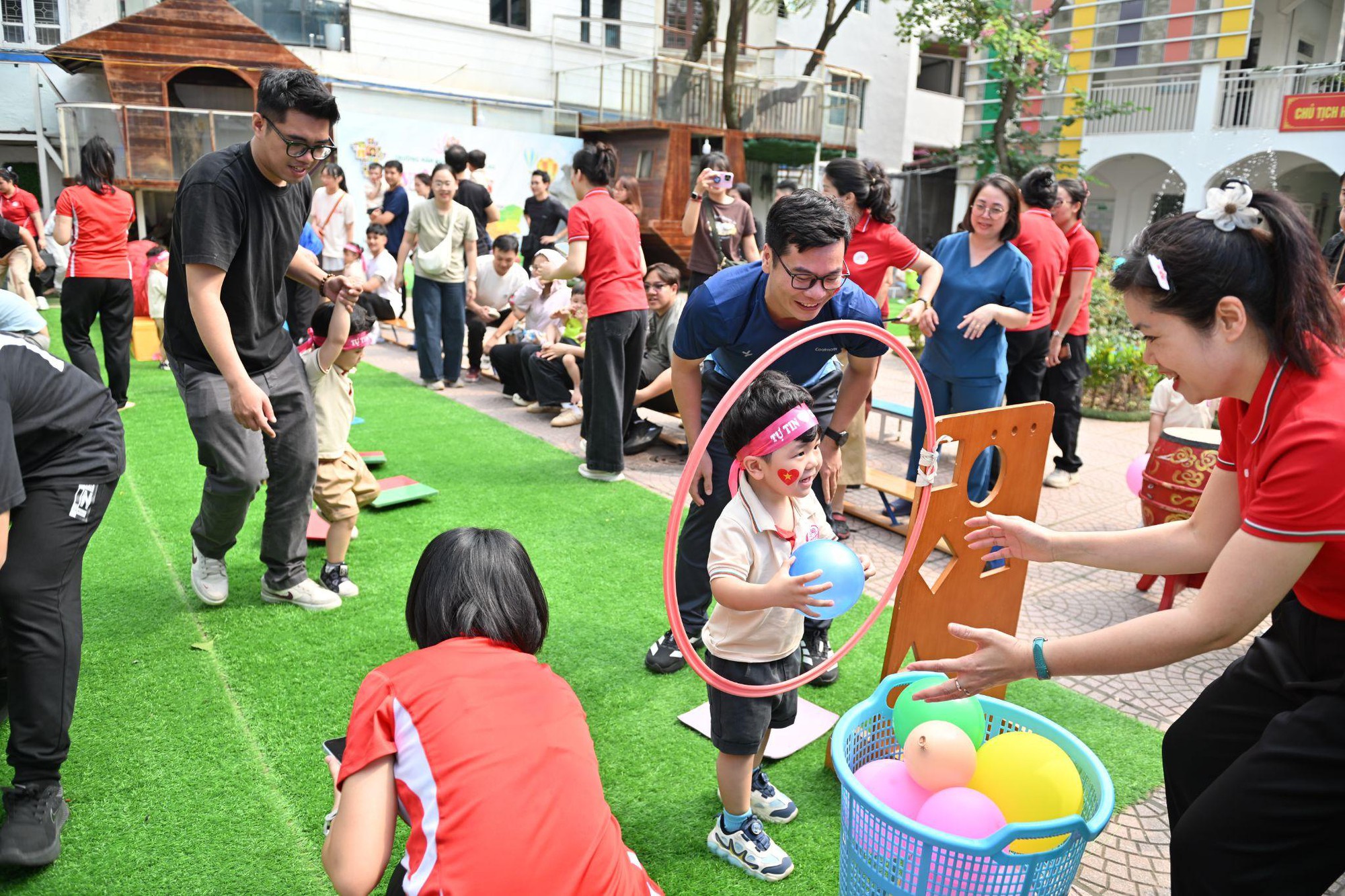 Trường Mầm non Việt - Bun (phường Hai Bà Trưng): Lan tỏa tinh thần thể thao đến từng “búp măng non”- Ảnh 3.