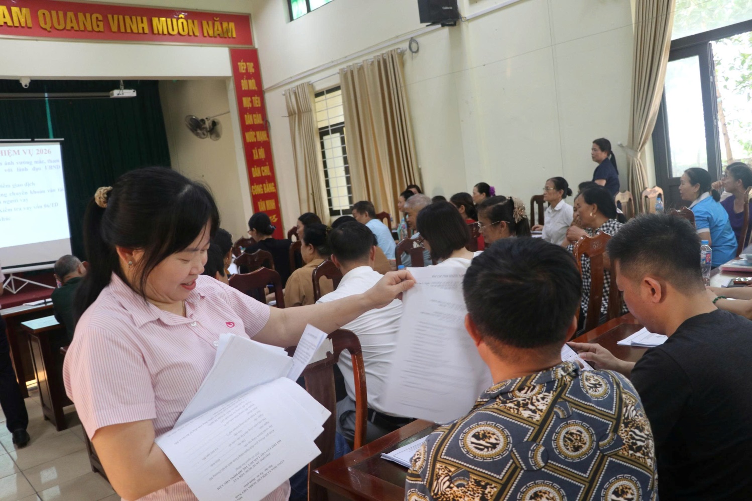 Tập huấn nghiệp vụ cho Ban quản lý tổ Tiết kiệm và vay vốn Ngân hàng Chính sách xã hội trên địa bàn xã Trần Phú- Ảnh 4.