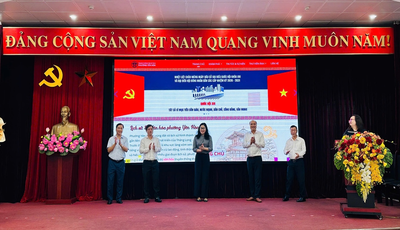 Phát động thực hiện “Bộ tiêu chí về môi trường văn hóa trong lễ hội truyền thống” và Ra mắt trang thông tin điện tử di tích lịch sử trên địa bàn phường- Ảnh 1.