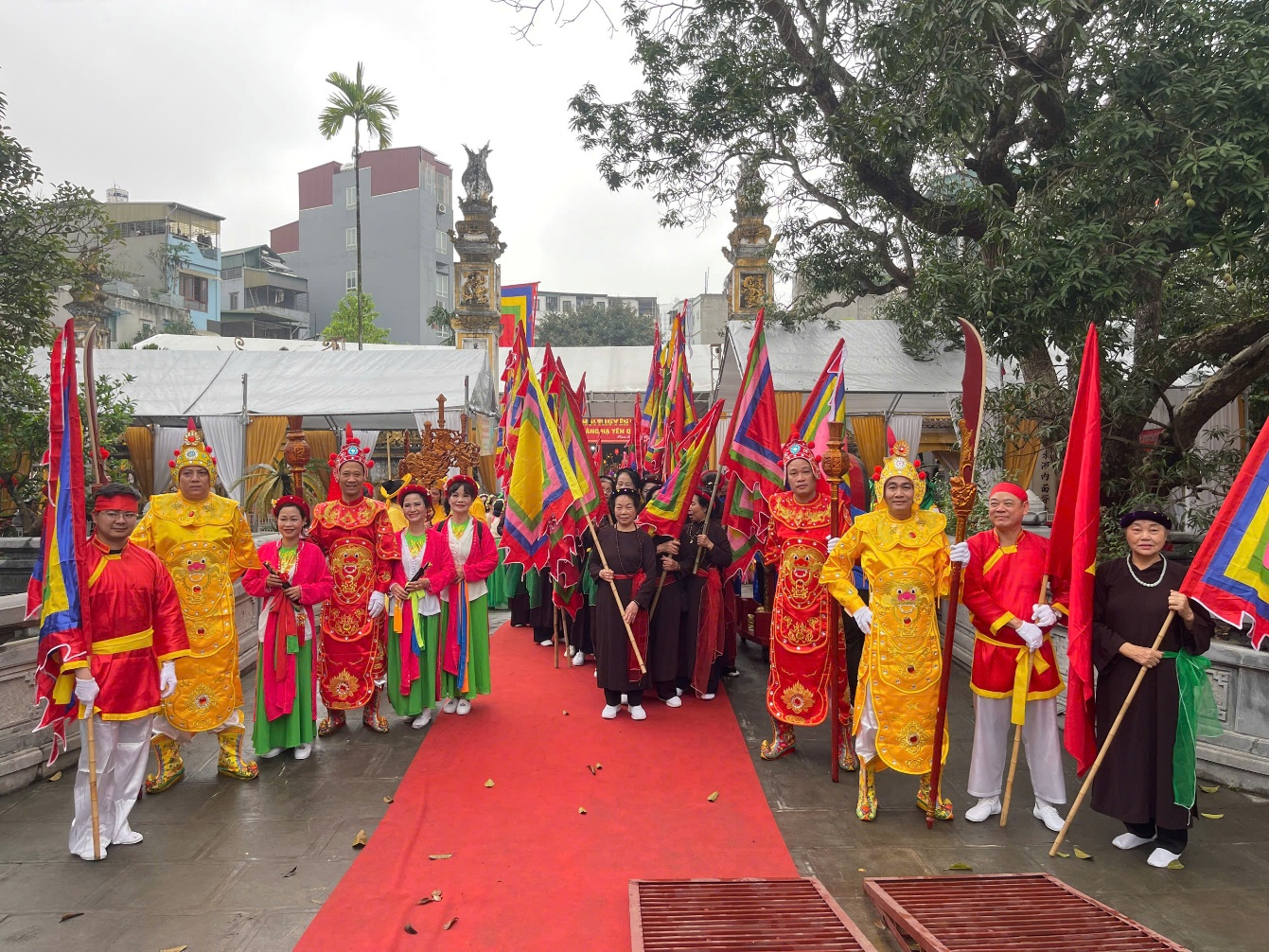 Hướng về cội nguồn, tri ân công đức của các bậc tiền nhân tại lễ hội làng Hạ Yên Quyết- Ảnh 2.