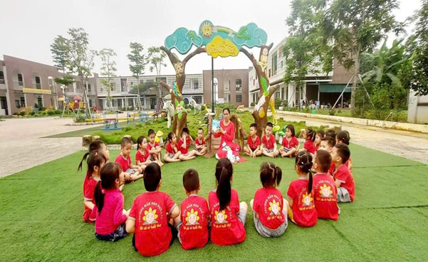 Cô giáo Nguyễn Thị Lâm giáo viên trường Mầm non Phú Cát tấm gương sáng trong phong trào thi đua và đầy nghị lực- Ảnh 2.