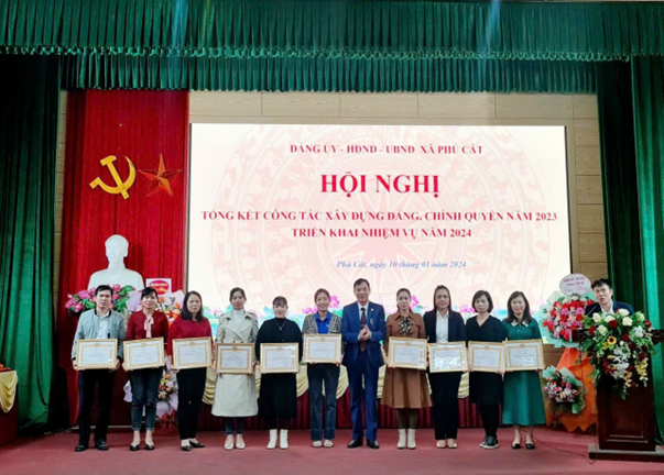 Cô giáo Nguyễn Thị Lâm giáo viên trường Mầm non Phú Cát tấm gương sáng trong phong trào thi đua và đầy nghị lực- Ảnh 14.