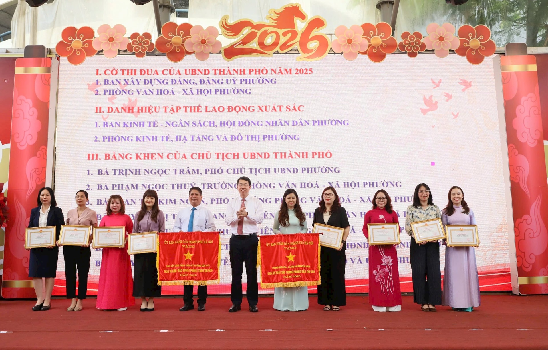 Phường Cửa Nam nhận Cờ đơn vị xuất sắc phong trào thi đua thành phố Hà Nội năm 2025- Ảnh 5.