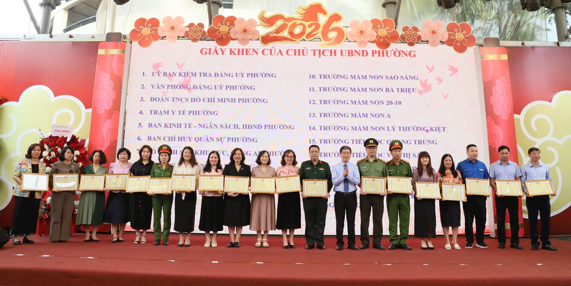 Phường Cửa Nam nhận Cờ đơn vị xuất sắc phong trào thi đua thành phố Hà Nội năm 2025- Ảnh 6.