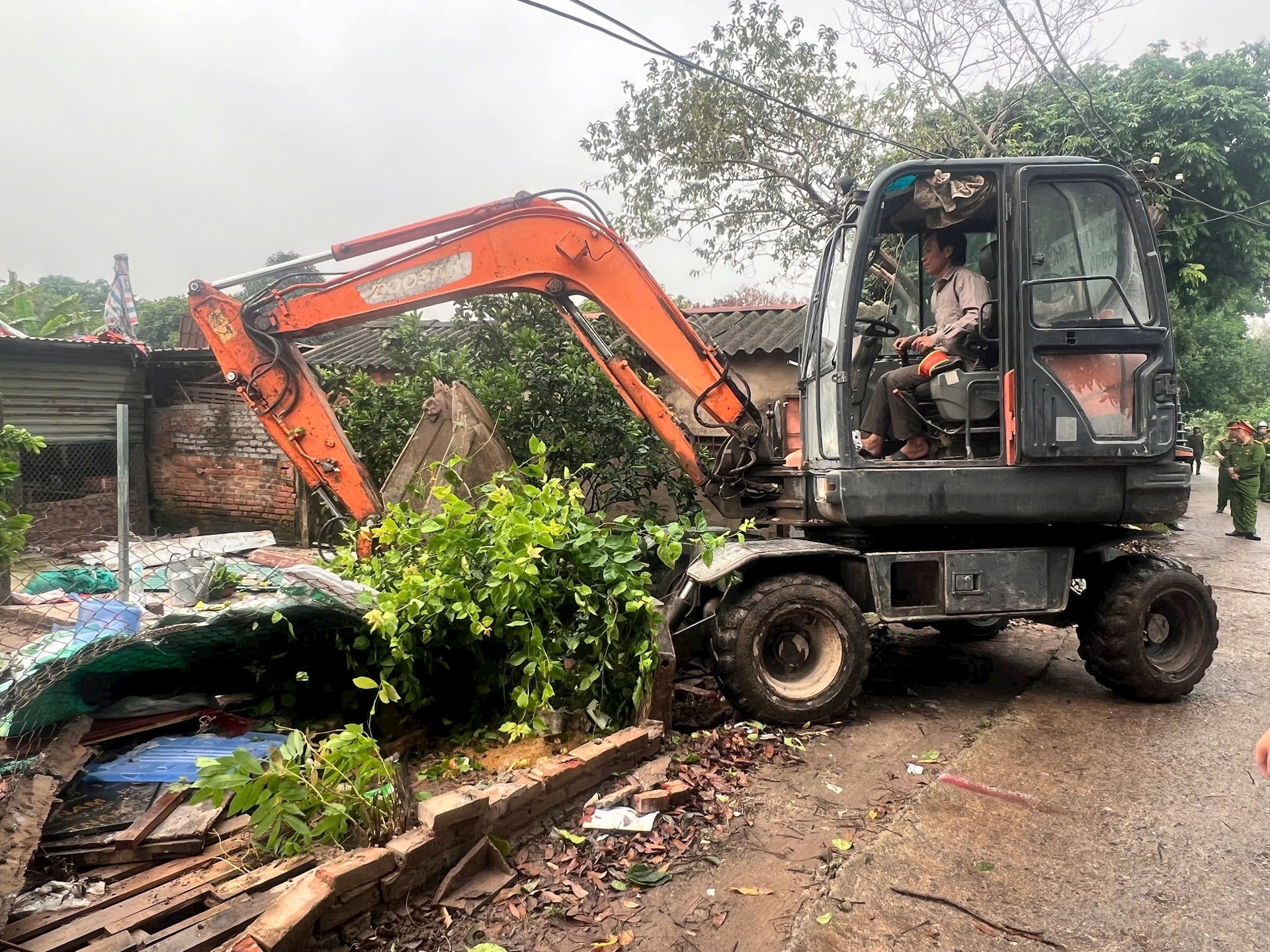 Gỡ “điểm nghẽn” đầu tiên tại Dự án Xây dựng hạ tầng khu 3ha phường Phú Diễn- Ảnh 3.