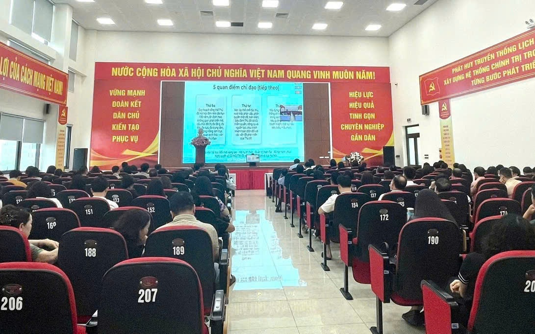 Đảng bộ phường Tây Tựu tham dự Hội nghị trực tuyến quán triệt Nghị quyết số 02-NQ/TW ngày 17-3-2026 của Bộ Chính trị