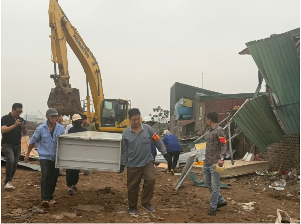 Phường Từ Liêm tổ chức cưỡng chế công trình vi phạm, bảo đảm tiến độ dự án hồ điều hoà Phú Đô

- Ảnh 8.