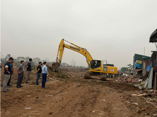 Phường Từ Liêm tổ chức cưỡng chế công trình vi phạm, bảo đảm tiến độ dự án hồ điều hoà Phú Đô

- Ảnh 4.