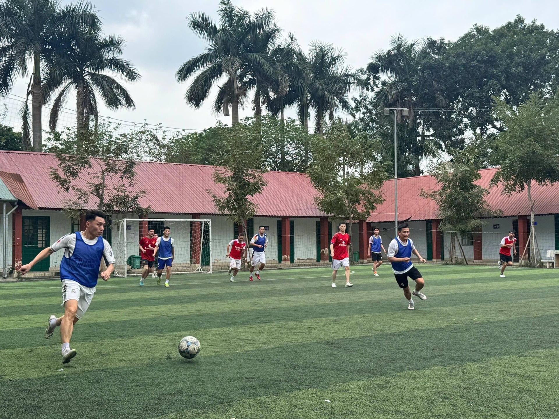 Phú Diễn: Nhiều hoạt động thể thao chào mừng 95 năm Ngày thành lập Đoàn- Ảnh 1.