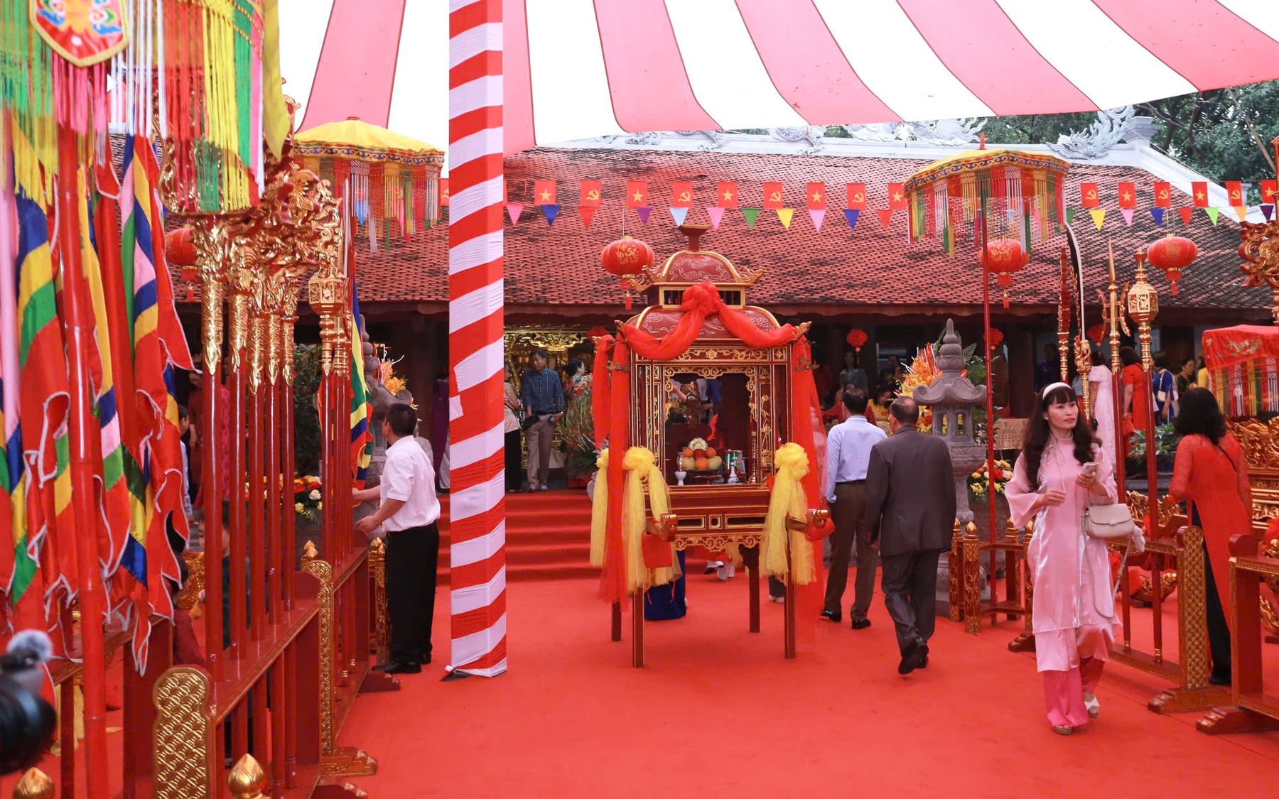 Rộn ràng không khí Lễ hội đình Khương Hạ