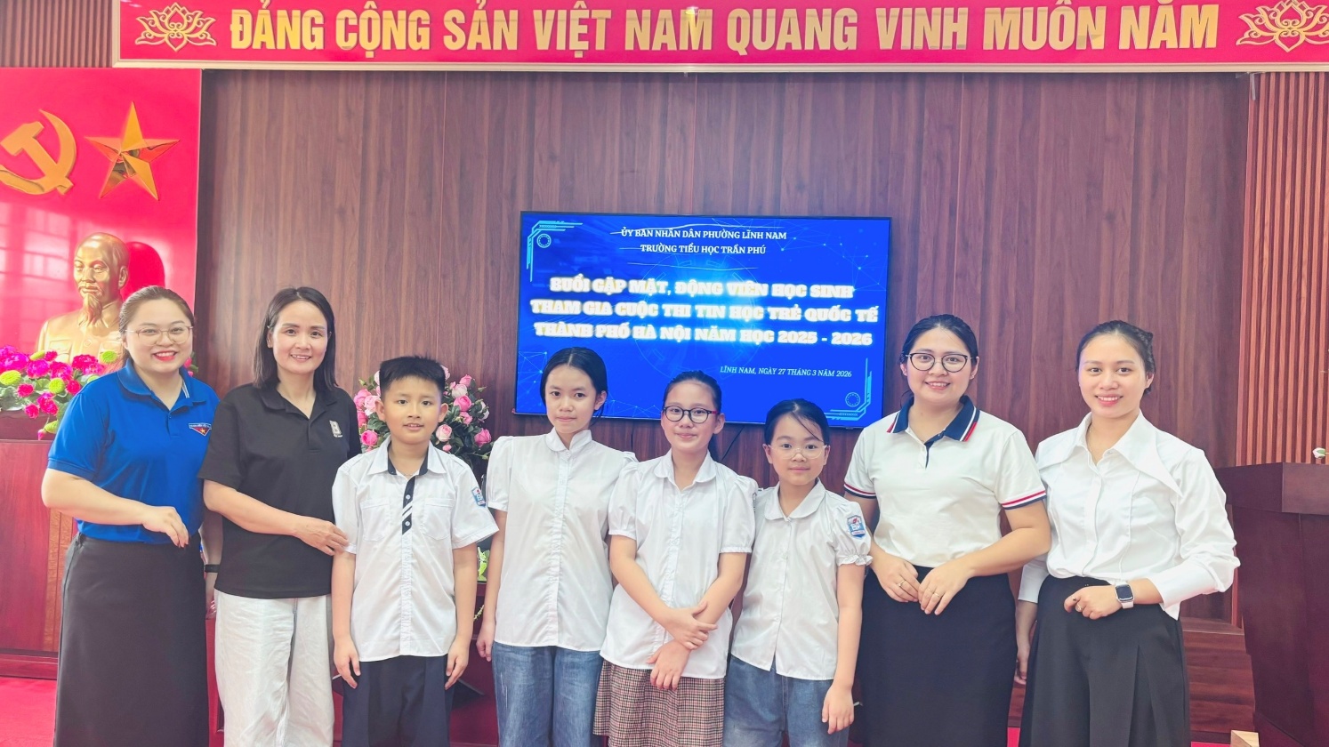 TIẾP LỬA ĐAM MÊ- BAN GIÁM HIỆU TRƯỜNG TIỂU HỌC TRẦN PHÚ GẶP MẶT ĐỘNG VIÊN ĐỘI TUYỂN HỌC SINH THI TIN HỌC TRẺ QUỐC TẾ
( VÒNG THÀNH PHỐ)- Ảnh 1.