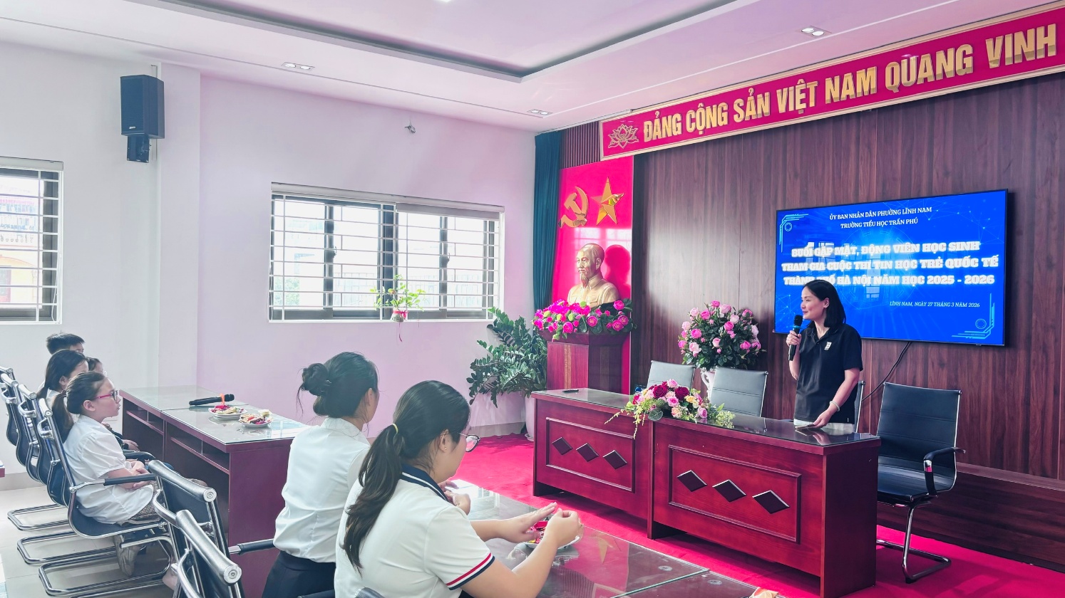 TIẾP LỬA ĐAM MÊ- BAN GIÁM HIỆU TRƯỜNG TIỂU HỌC TRẦN PHÚ GẶP MẶT ĐỘNG VIÊN ĐỘI TUYỂN HỌC SINH THI TIN HỌC TRẺ QUỐC TẾ
( VÒNG THÀNH PHỐ)- Ảnh 2.