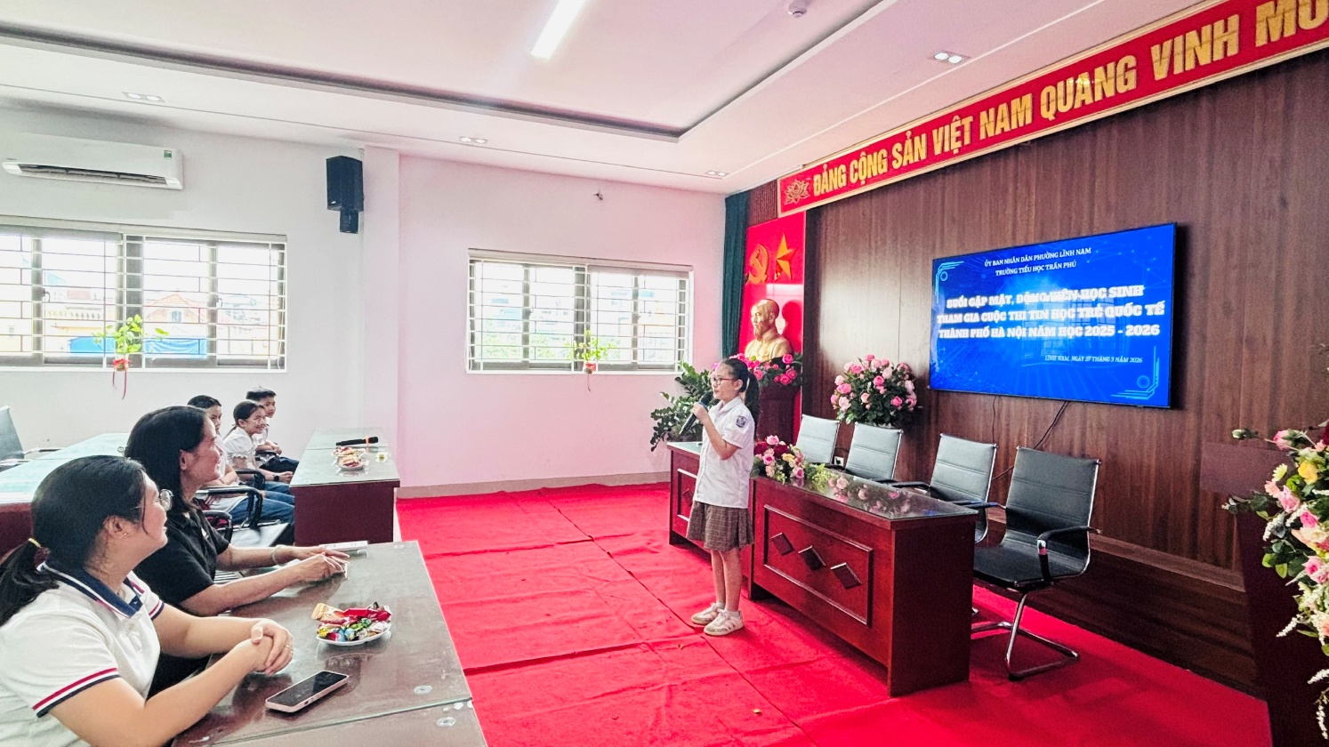 TIẾP LỬA ĐAM MÊ- BAN GIÁM HIỆU TRƯỜNG TIỂU HỌC TRẦN PHÚ GẶP MẶT ĐỘNG VIÊN ĐỘI TUYỂN HỌC SINH THI TIN HỌC TRẺ QUỐC TẾ
( VÒNG THÀNH PHỐ)- Ảnh 3.