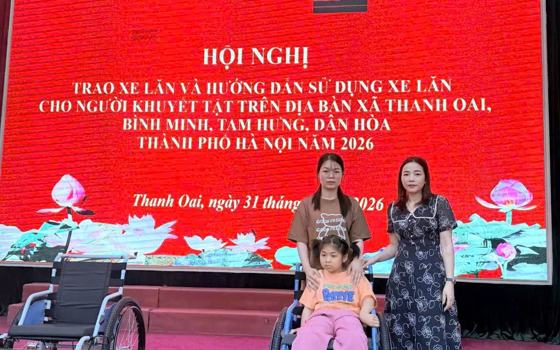 Ảnh: Đ/c Nguyễn Thu Phương - Phó TP Văn hoá - Xã hội cùng hội viên trong CT