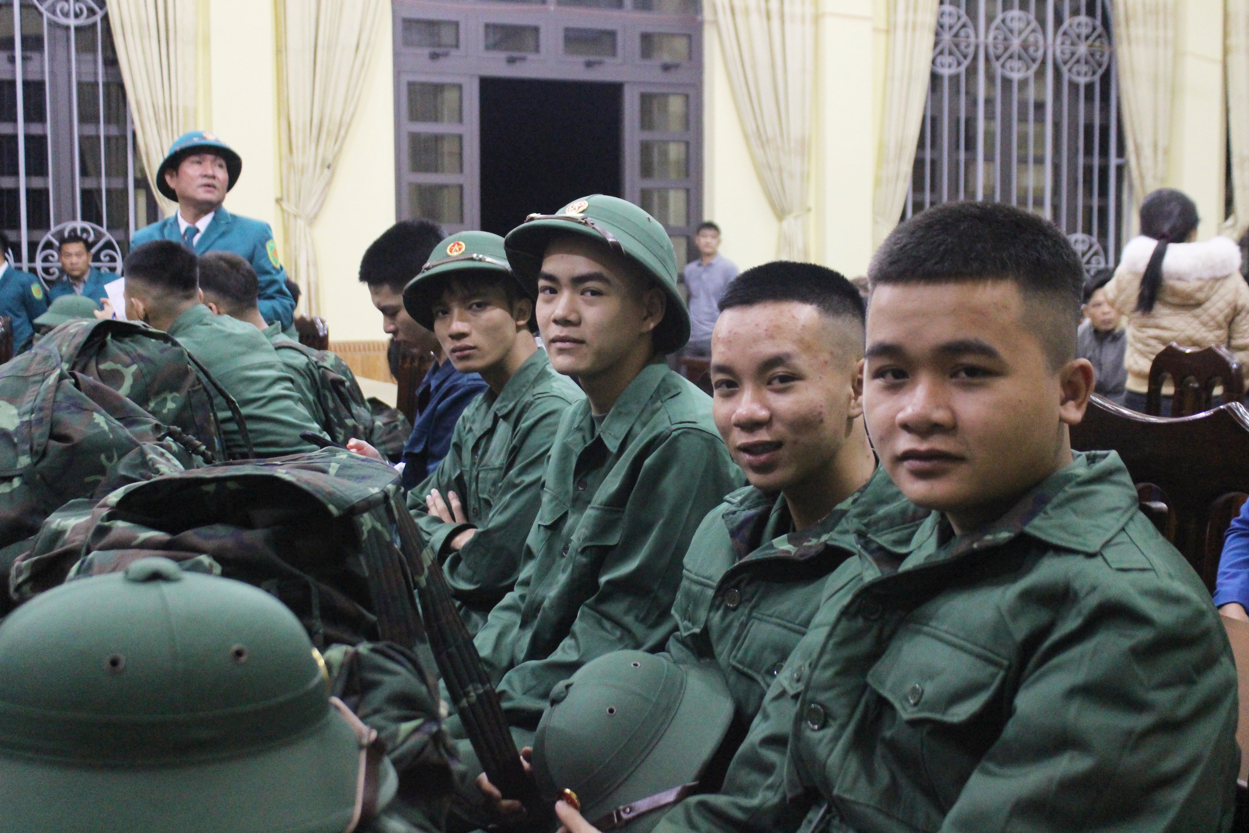 Một số hình ảnh trước giờ lên đường tham dự Lễ giao nhận quân năm 2026 của các tân binh xã Quảng Bị - Ảnh 2.