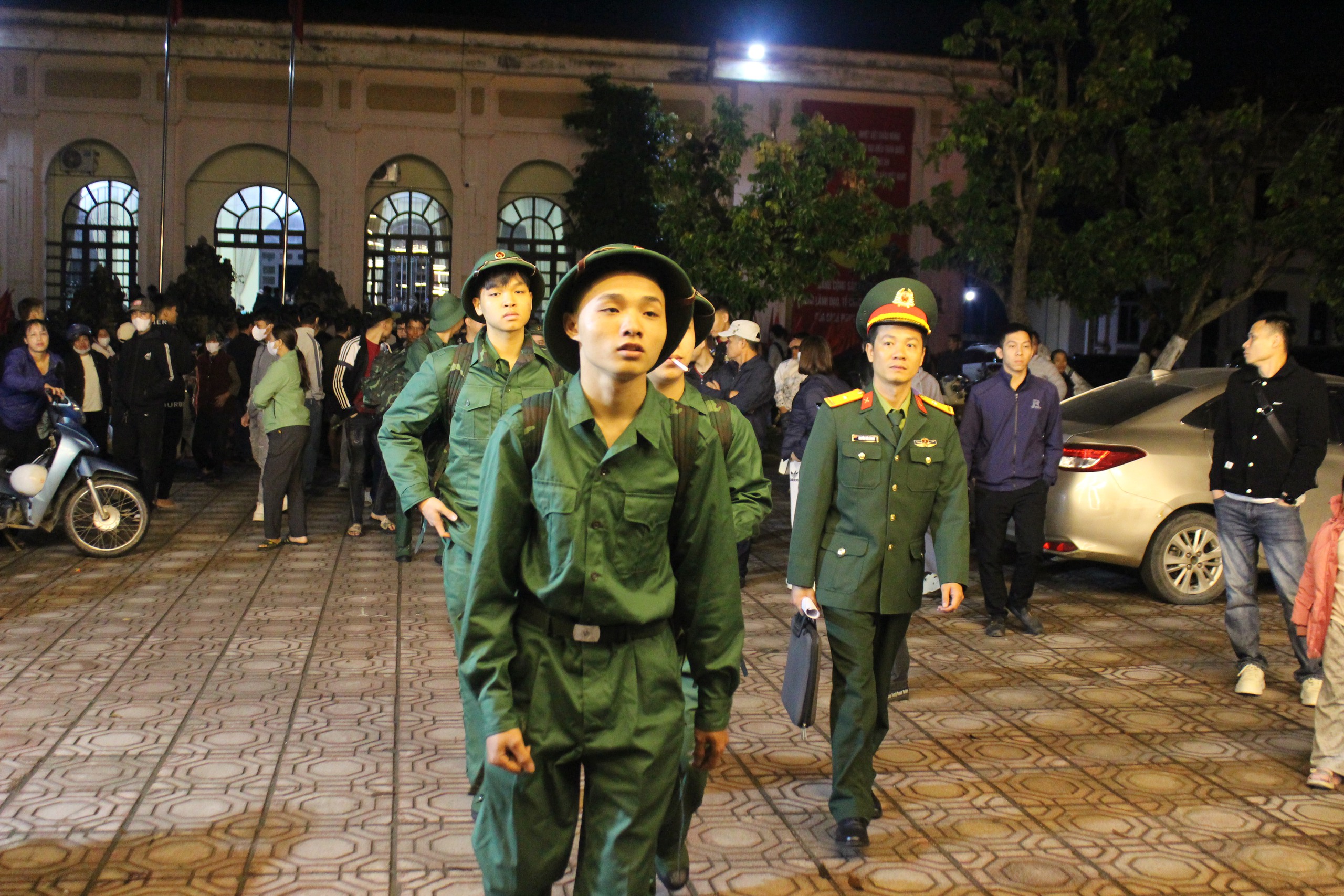 Một số hình ảnh trước giờ lên đường tham dự Lễ giao nhận quân năm 2026 của các tân binh xã Quảng Bị - Ảnh 5.