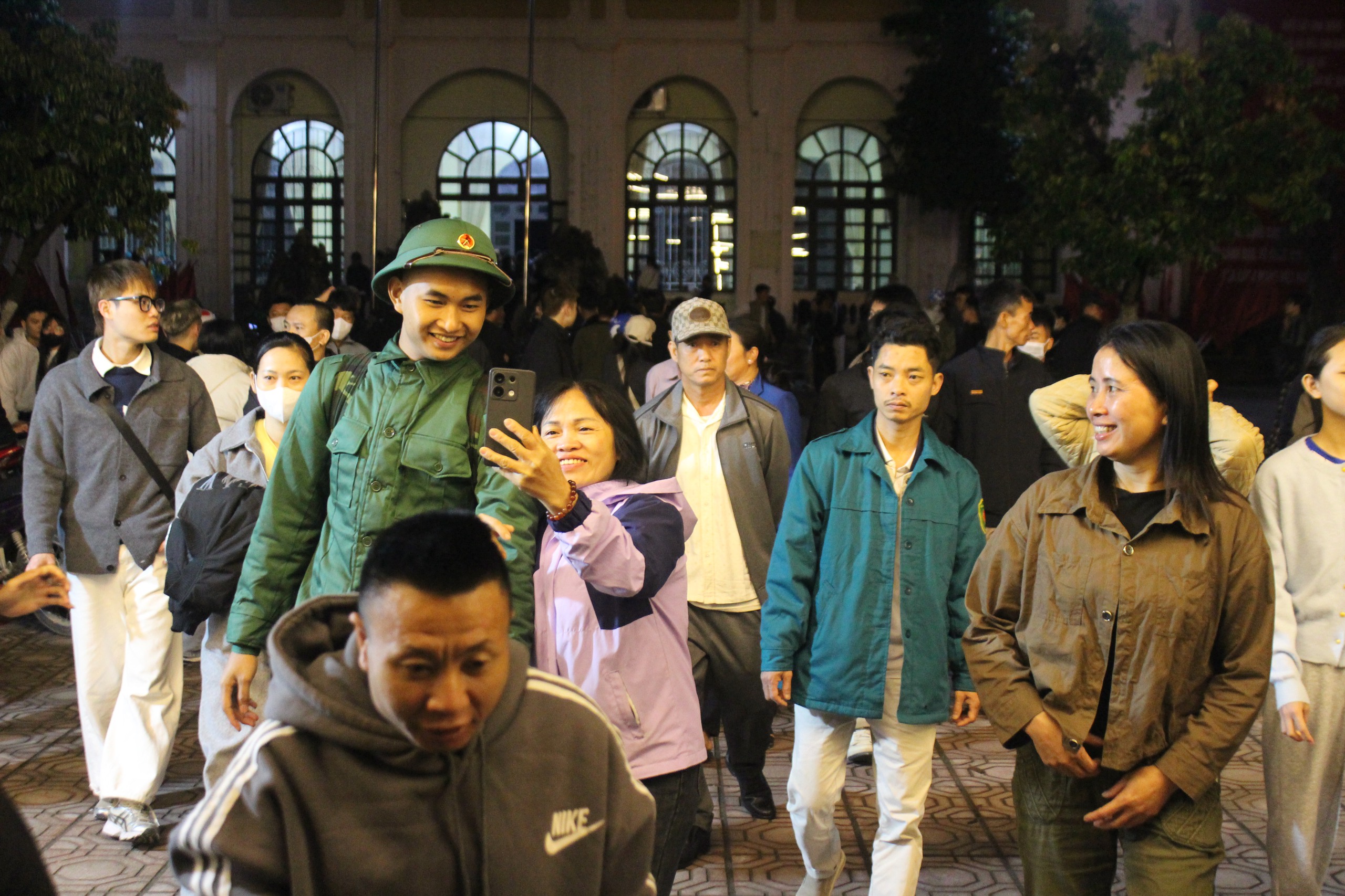 Một số hình ảnh trước giờ lên đường tham dự Lễ giao nhận quân năm 2026 của các tân binh xã Quảng Bị - Ảnh 6.