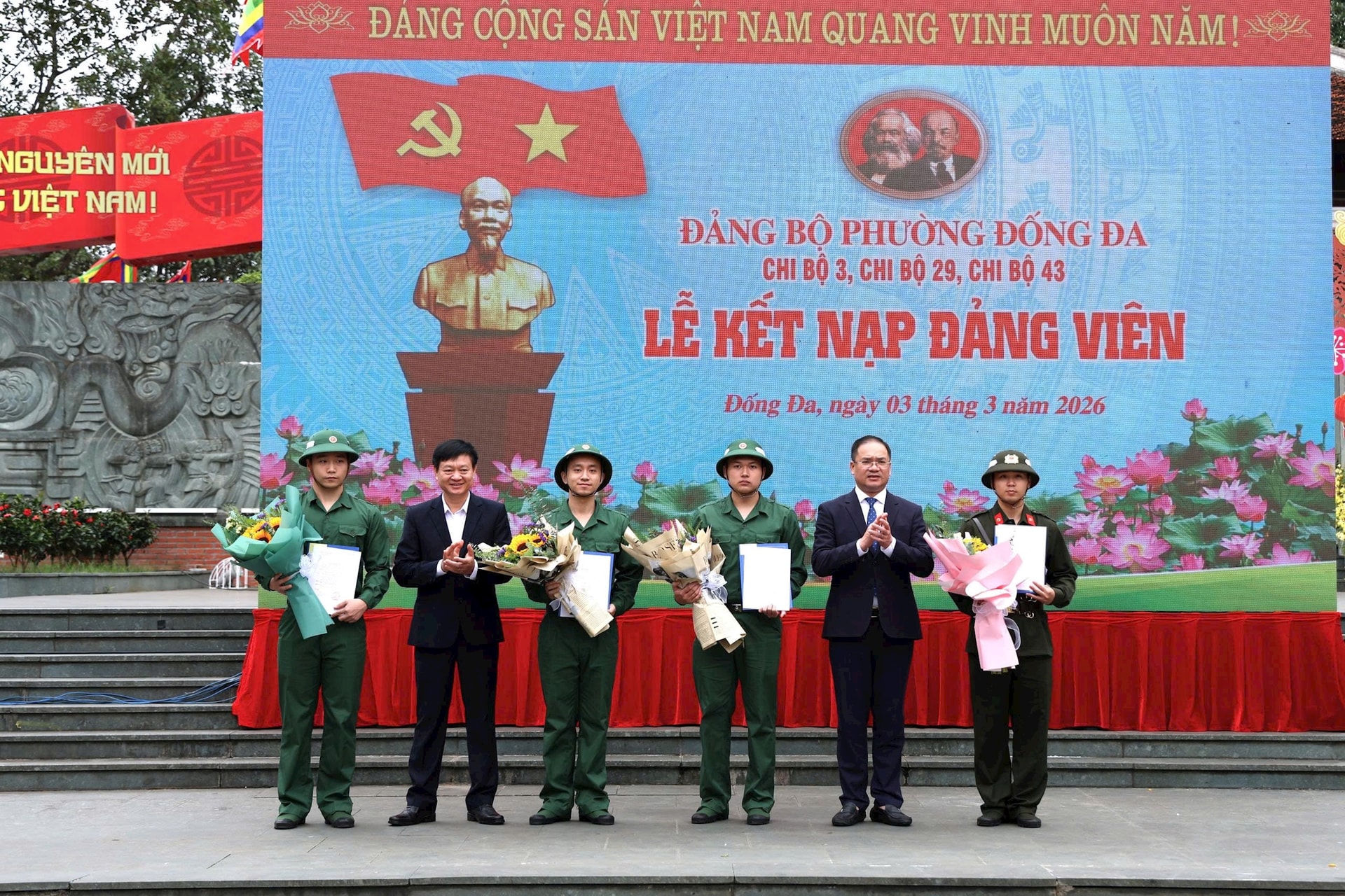 Phường Đống Đa gặp mặt, động viên thanh niên lên đường nhập ngũ- Ảnh 5.